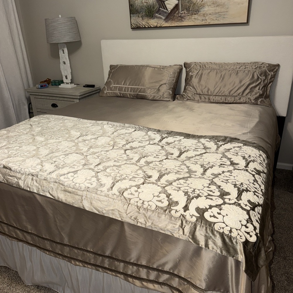 Lili Alessandra Vendome Taupe & Fawn King Duvet, 2 Pillow Shams, And Foot Throw